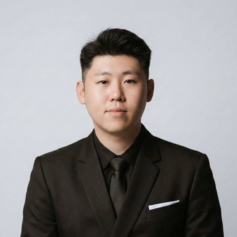 Raphael Tandiono headshot